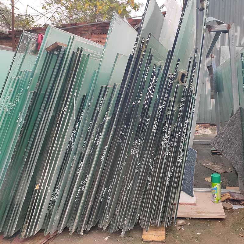 Kính vách cao 2m4 (Số lượng 520m2) - Tình trạng: CÒN HÀNG